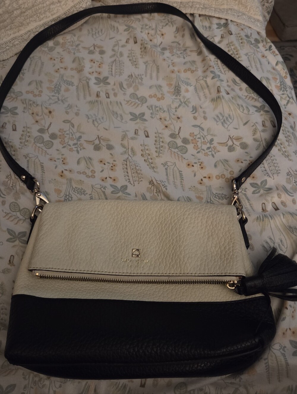 Kate Spade Pebbled Cream And Black  Southport Ave Maria Crossbody